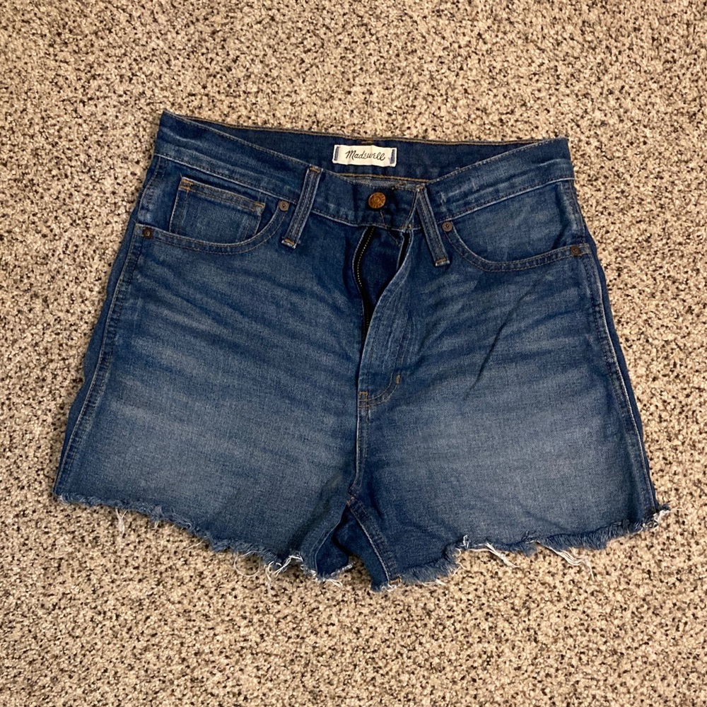 Madewell the perfect jean short. Size 27.